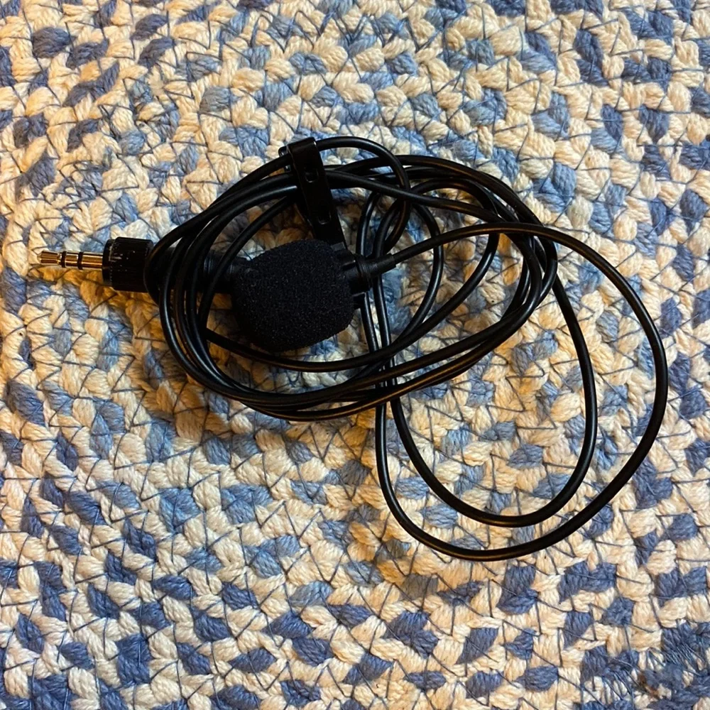 Microphone with clip